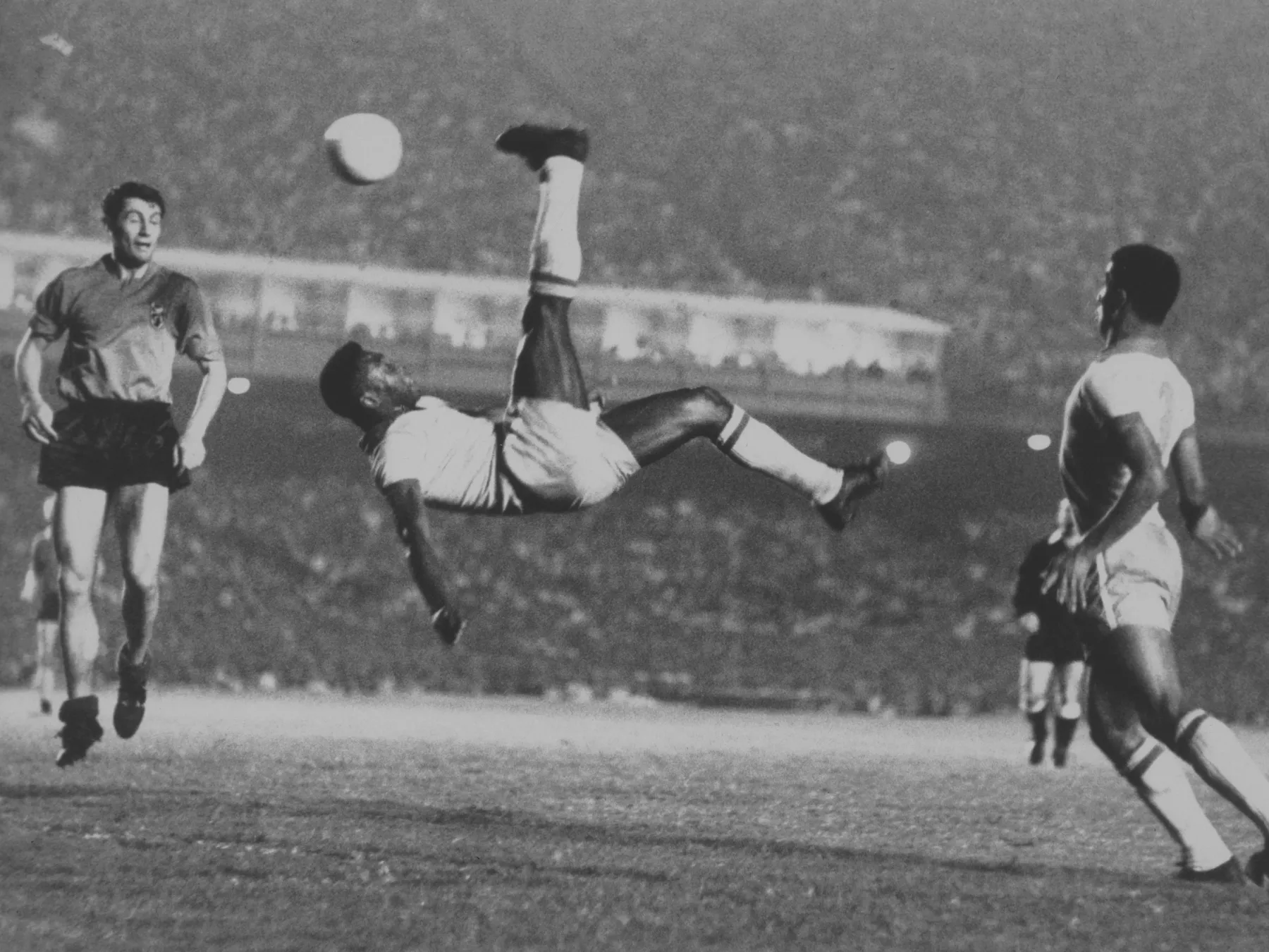 Vídeo histórico de Pelé no Santos